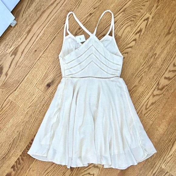 Silence + Noise by Urban Outfitters Ivory Dress NWT! Size 8 - Picture 14 of 15